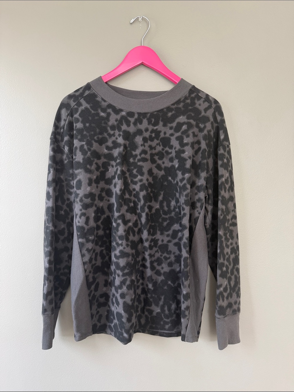 All In Motion Charcoal Leopard-Print Crewneck M